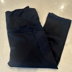 Athleta Women’s Capri Leggings with air pockets and a zippered pocket size M